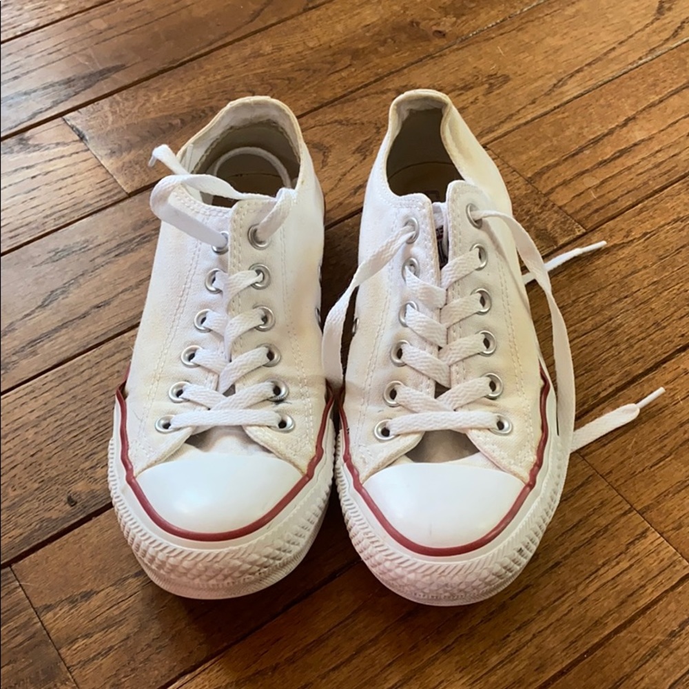 Low Top white converse